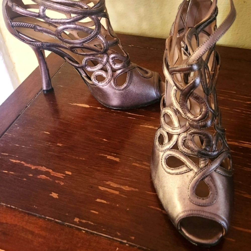 Oscar de la Renta 👠 - Picture 3 of 6
